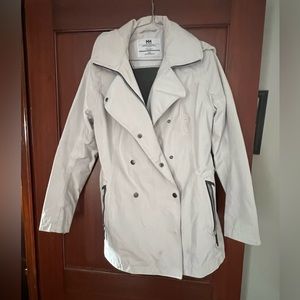 Helly Hansen Trench Coat light grey. Sz. Medium